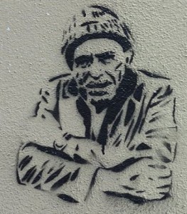 Charles Bukowski, Graffiti, Rue d'Alsace im 10. Arrondissement von Paris - Autor: http://commons.wikimedia.org/wiki/User:GFreihalter
